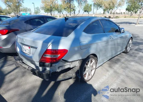 2012 Mercedes-Benz C 250 из США, поврежденный, VIN WDDGJ4HB8CF754019